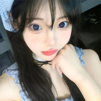 高墙、黑色与帅小伙